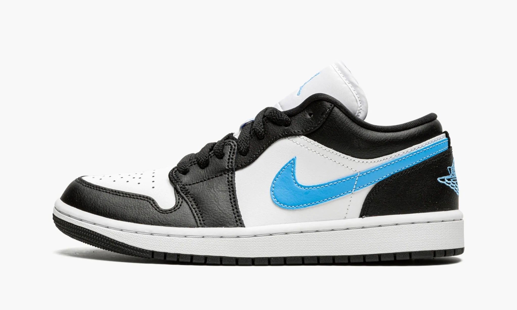 Jordan 1 Low WMNS “Black University Blue White”