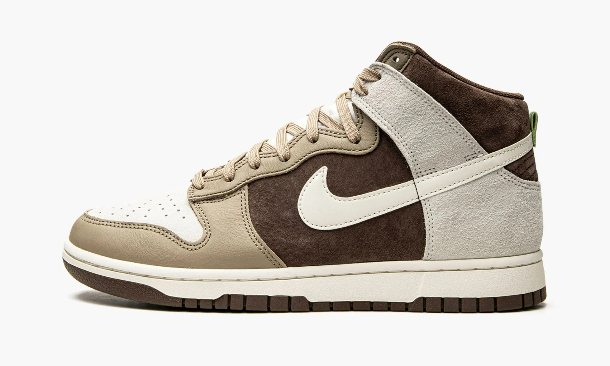 Nike Dunk High “Light Chocolate”